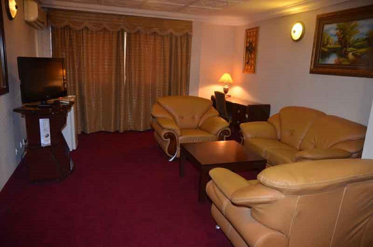Hotel Palm Beach Ouagadougou Bagian luar foto