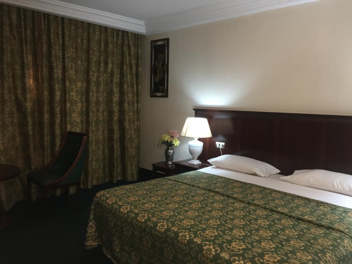 Hotel Palm Beach Ouagadougou Bagian luar foto