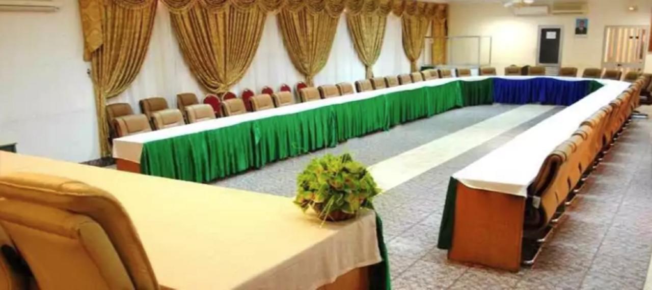 Hotel Palm Beach Ouagadougou Bagian luar foto