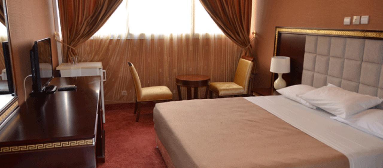 Hotel Palm Beach Ouagadougou Bagian luar foto