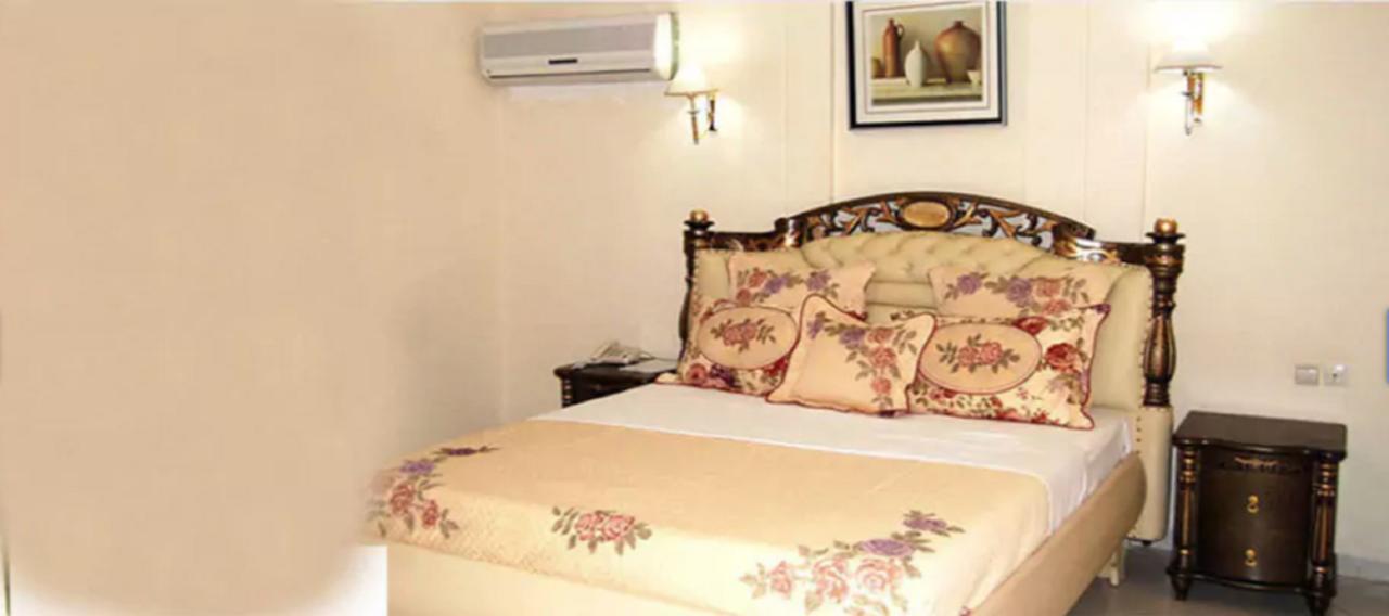 Hotel Palm Beach Ouagadougou Bagian luar foto