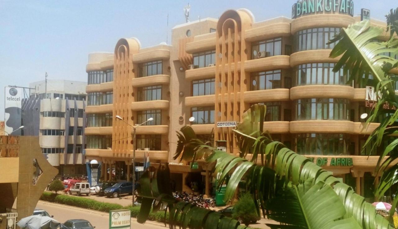 Hotel Palm Beach Ouagadougou Bagian luar foto