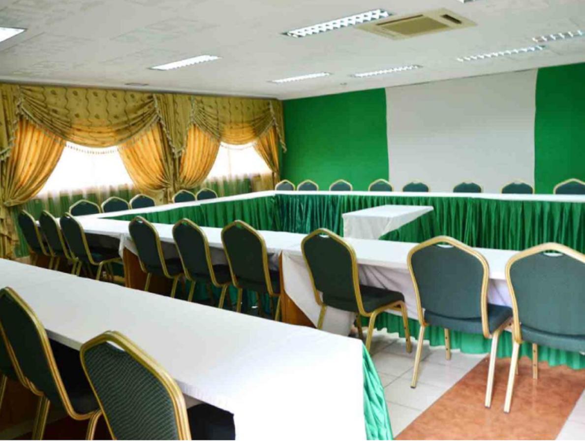 Hotel Palm Beach Ouagadougou Bagian luar foto