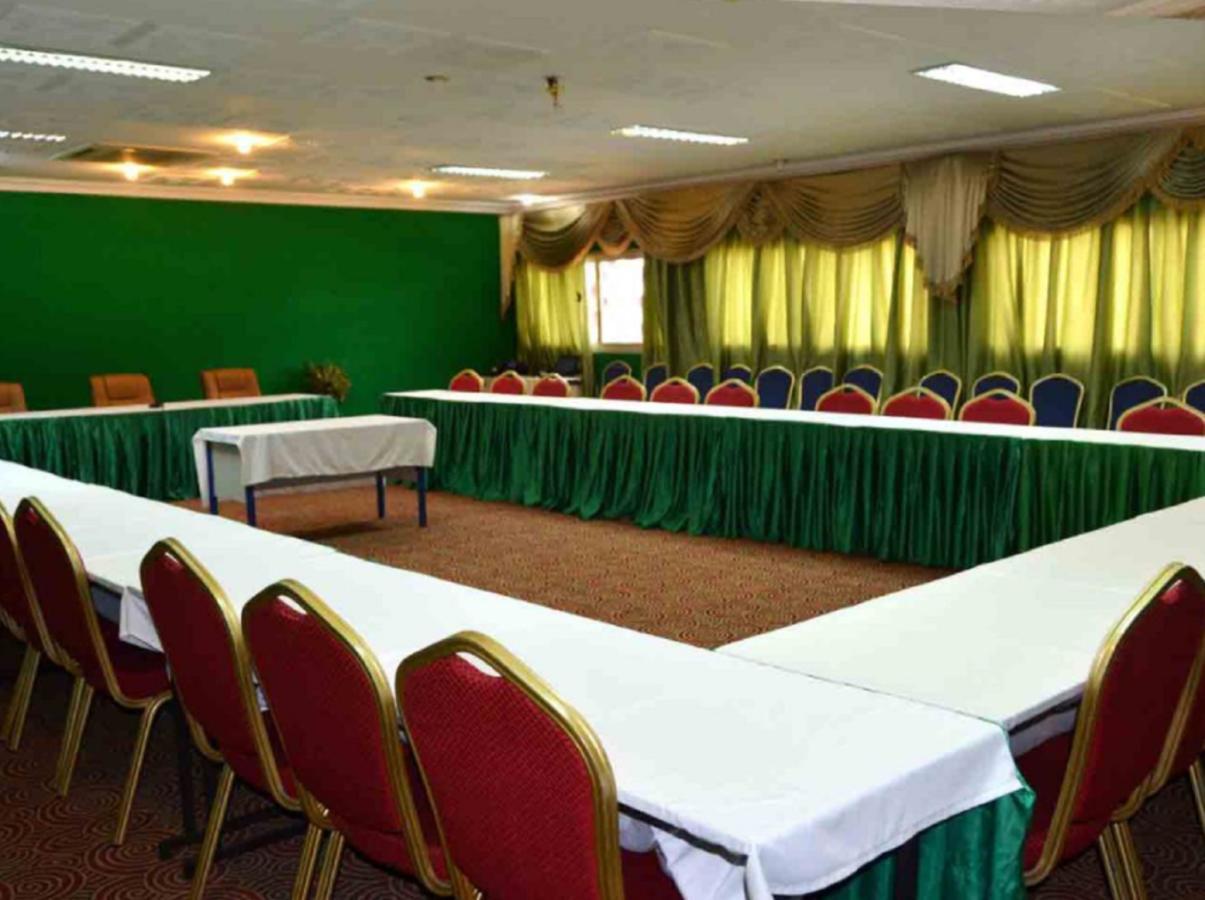 Hotel Palm Beach Ouagadougou Bagian luar foto