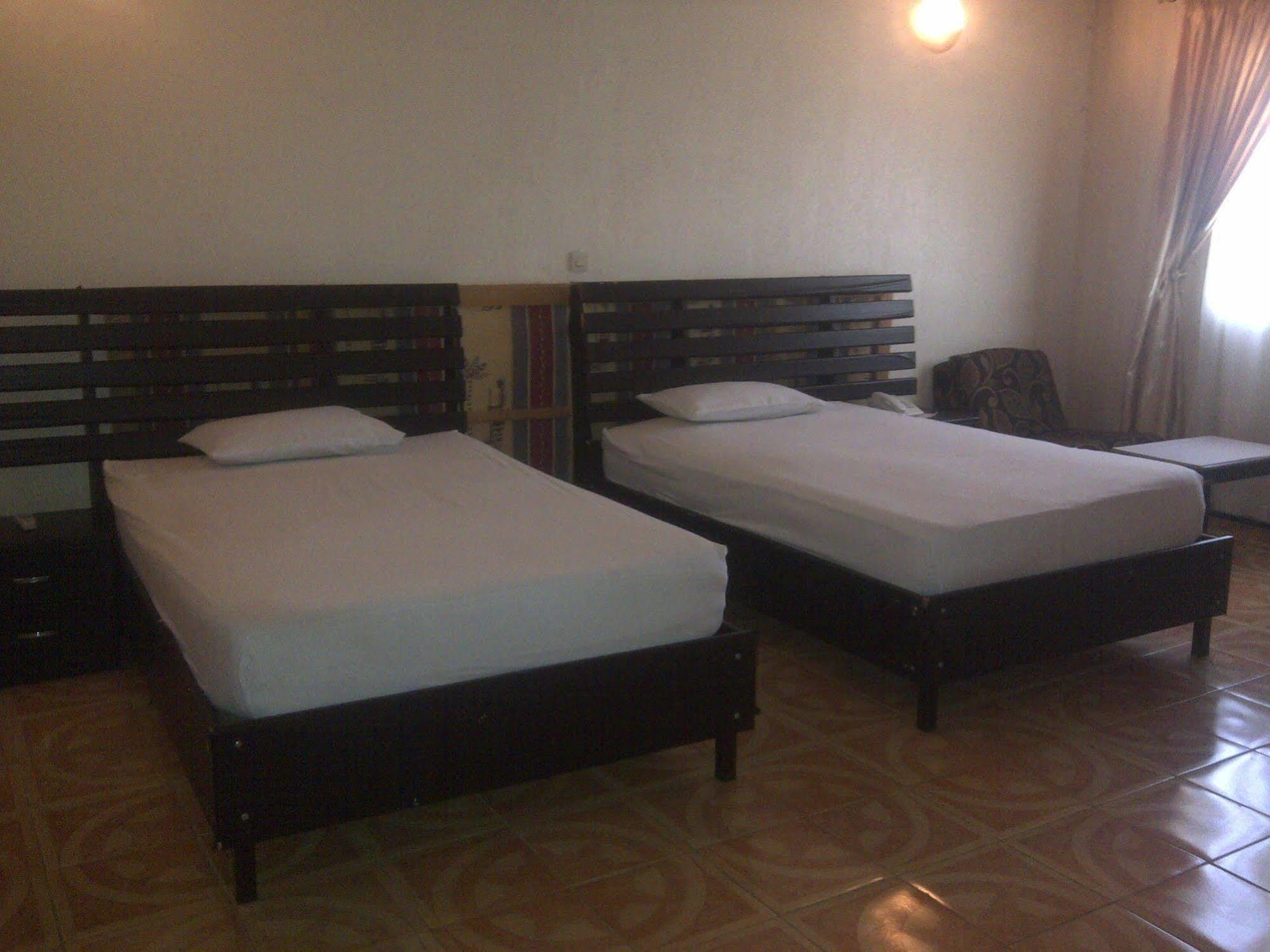 Hotel Palm Beach Ouagadougou Bagian luar foto