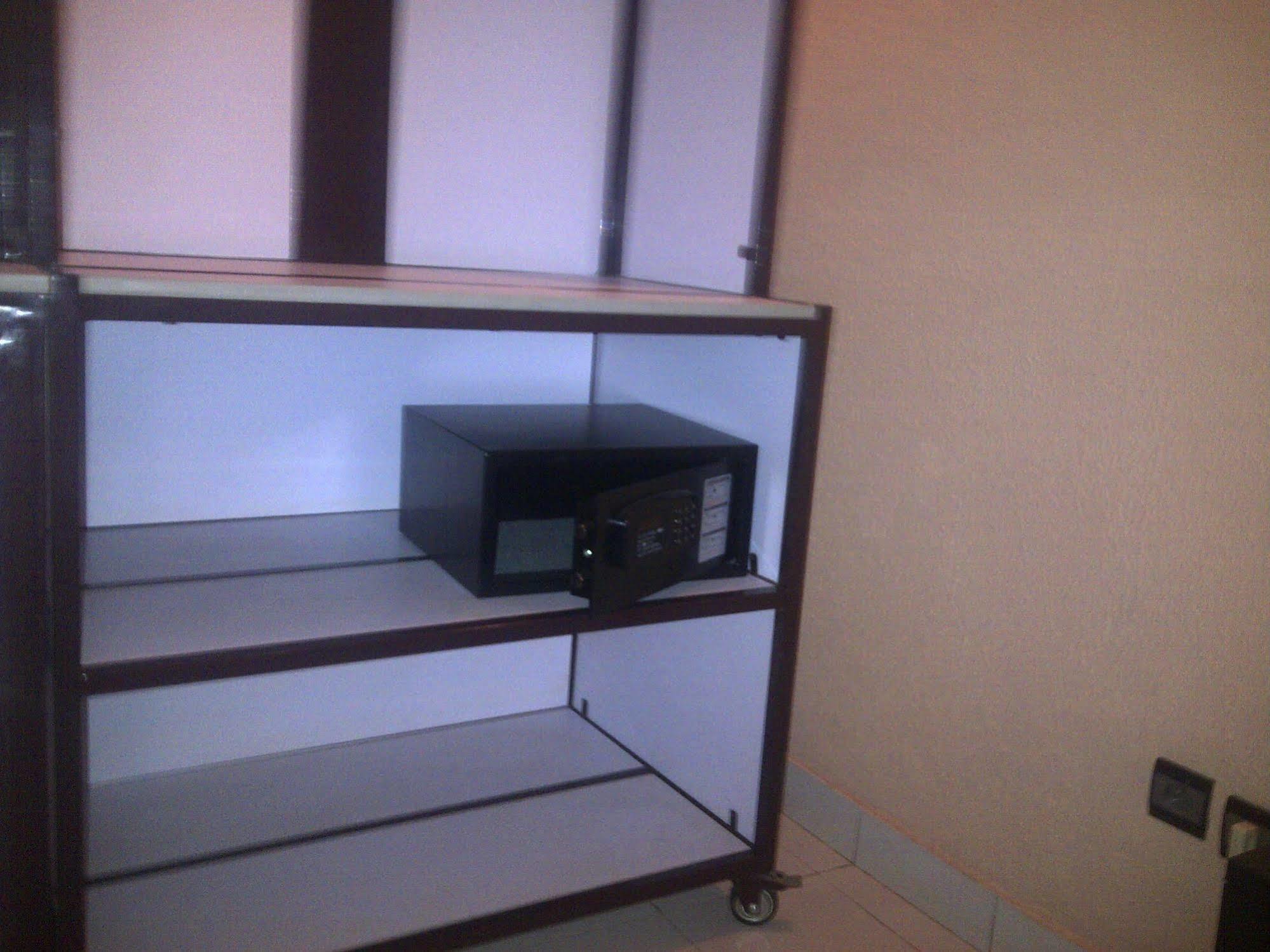 Hotel Palm Beach Ouagadougou Bagian luar foto