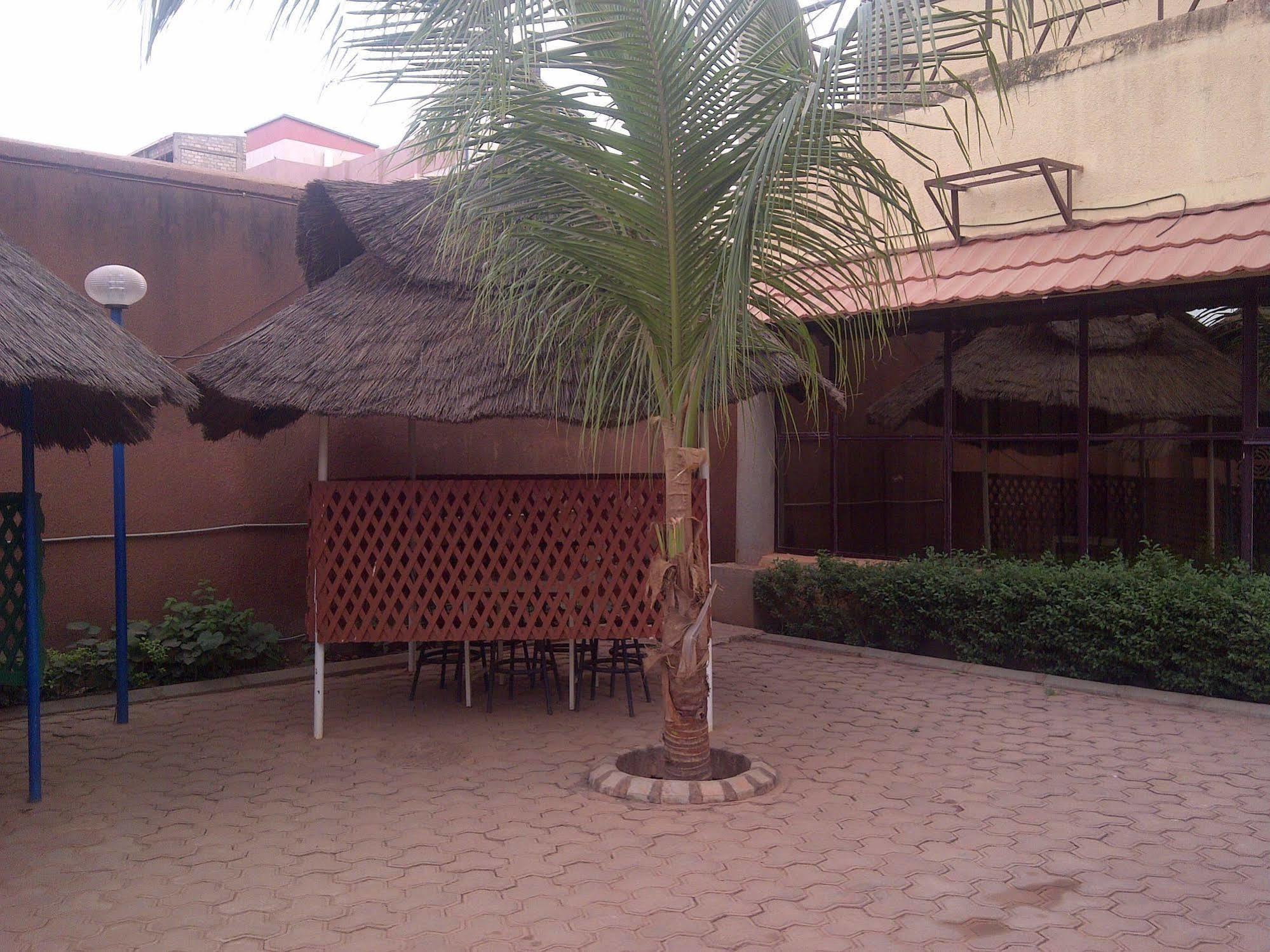 Hotel Palm Beach Ouagadougou Bagian luar foto